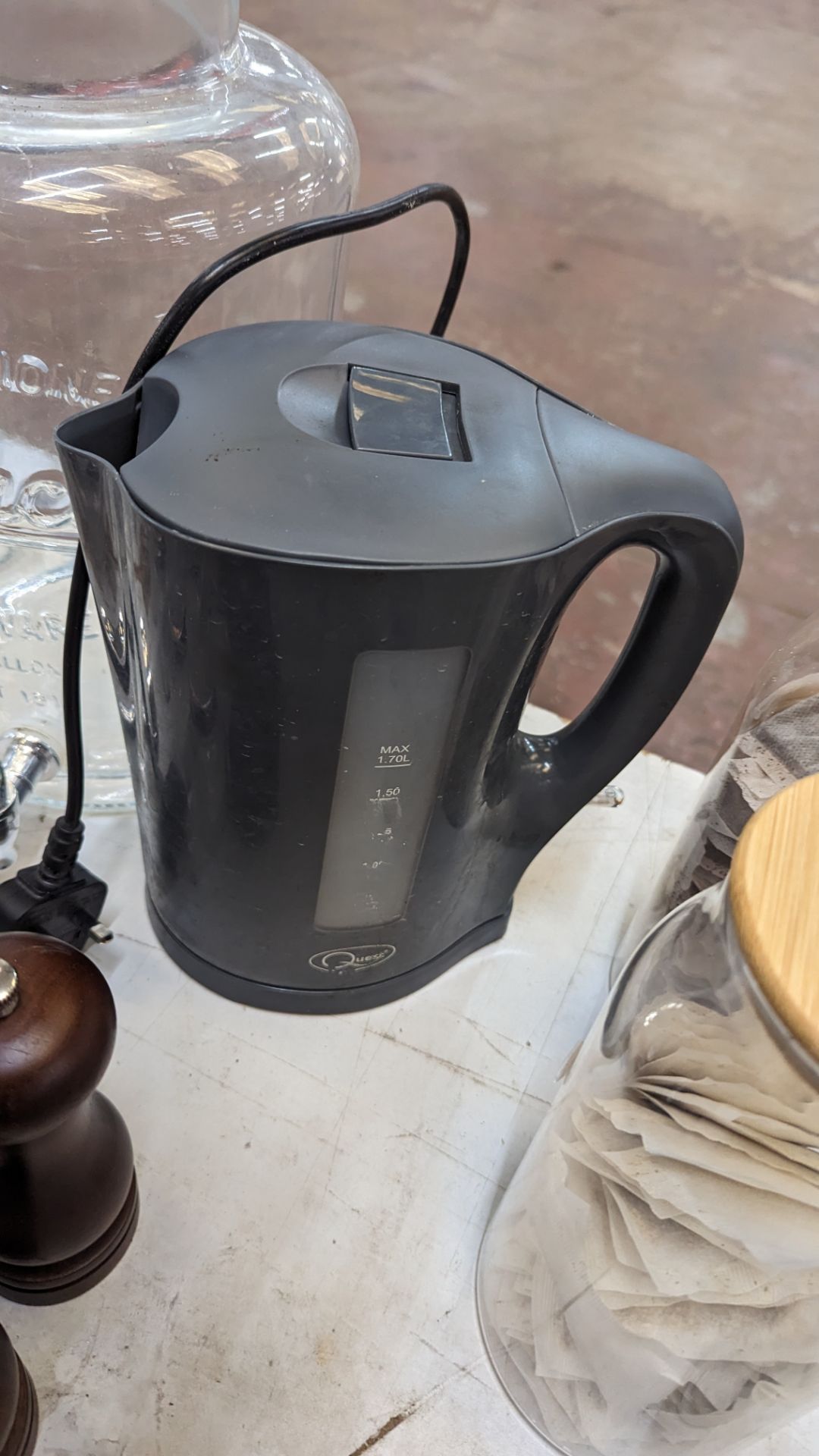 Mixed lot comprising large glass jar with dispensing tap plus cordless kettle - Image 3 of 5