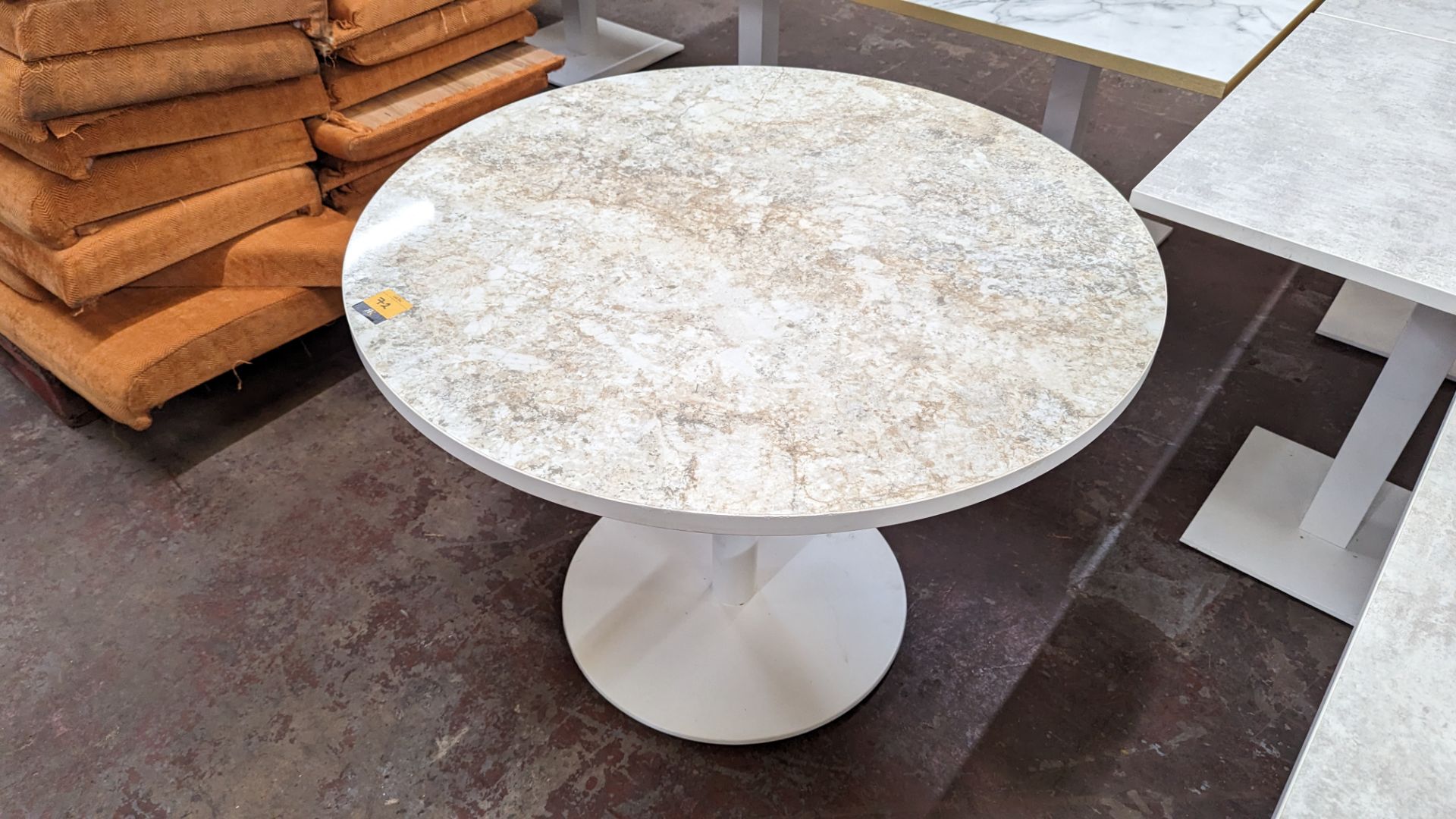 Single pedestal round dining table with marble effect top, approximately 1000mm diameter - Image 5 of 5