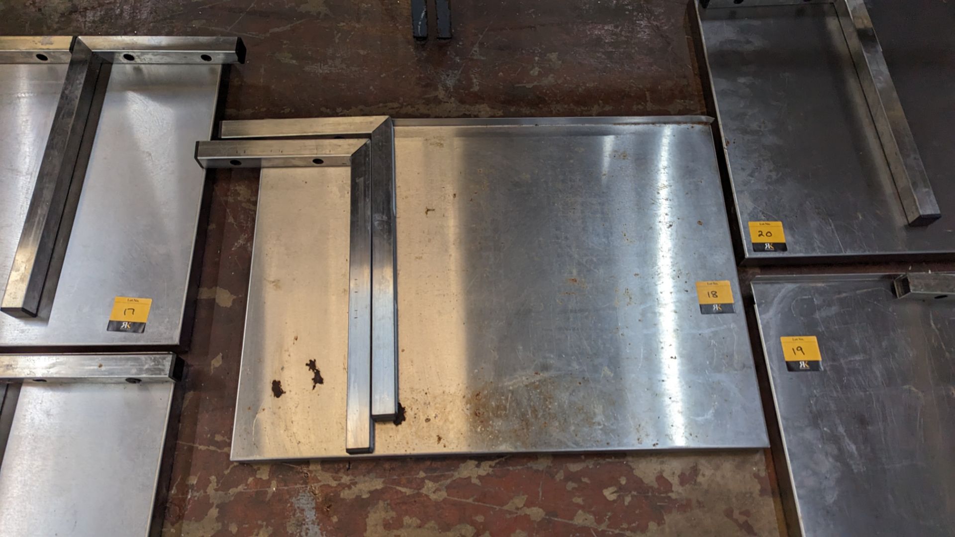 Stainless steel wall shelf with 2 brackets, measuring 700mm x 500mm - Image 2 of 3