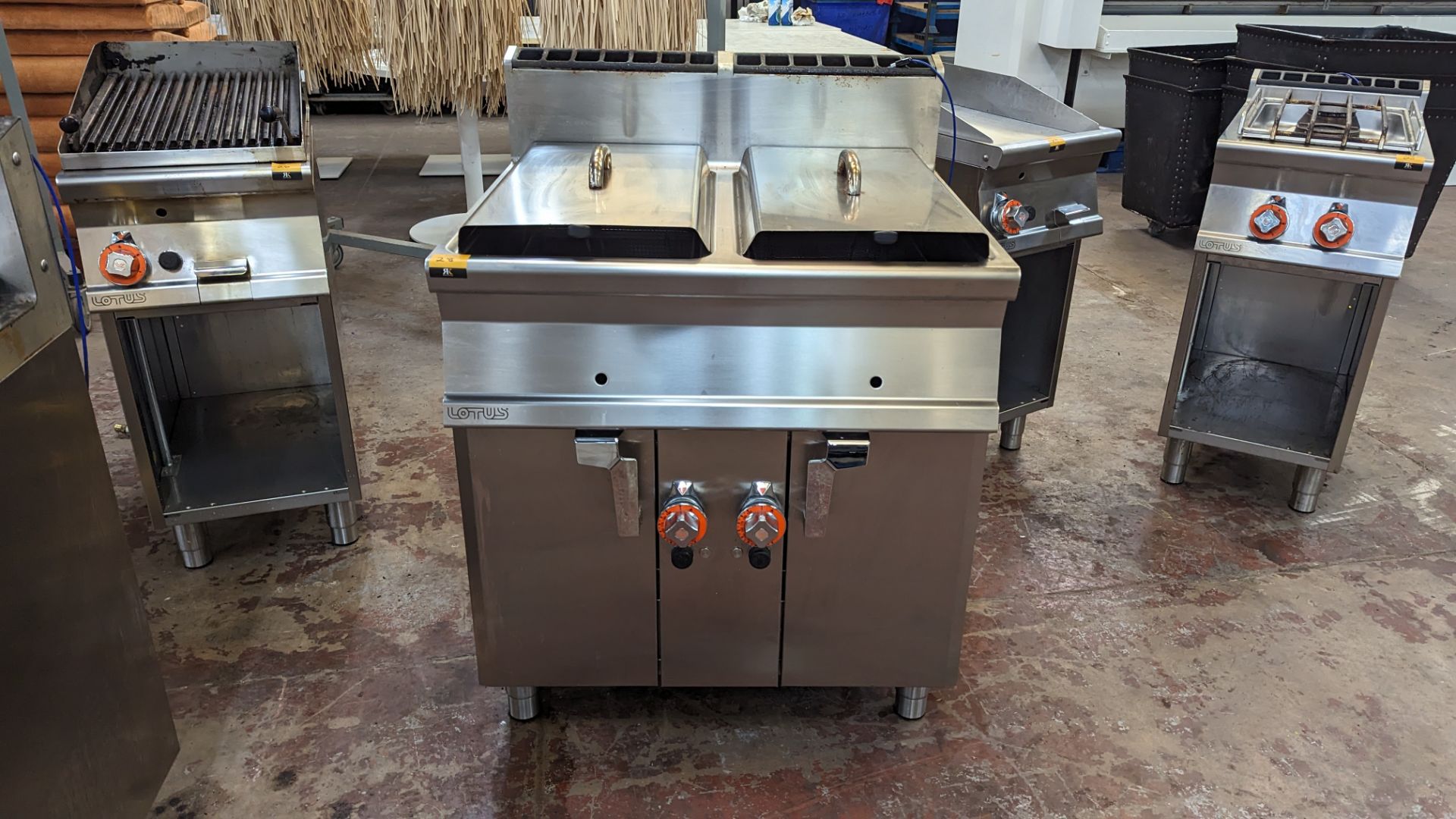 Lotus F2/18-78g double tank 18 litres double basket fryer, 800mm wide x 700mm deep. Please note lot - Image 2 of 19