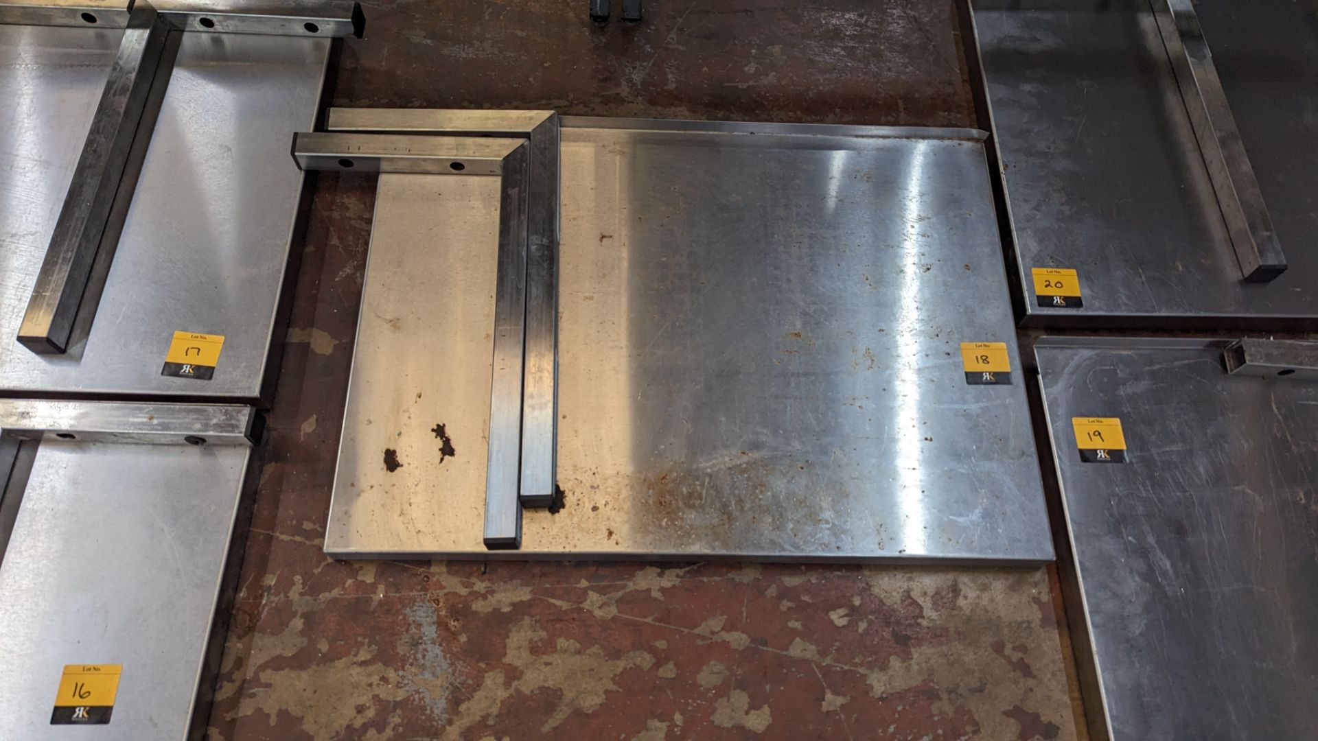 Stainless steel wall shelf with 2 brackets, measuring 700mm x 500mm