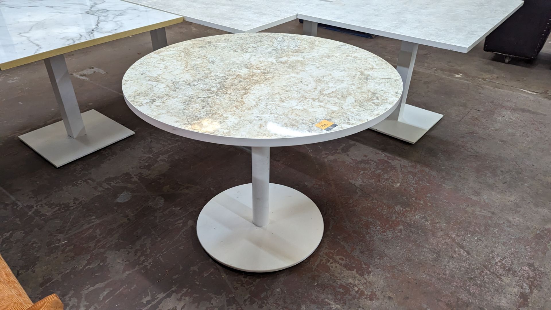 Single pedestal round dining table with marble effect top, approximately 1000mm diameter - Image 2 of 5