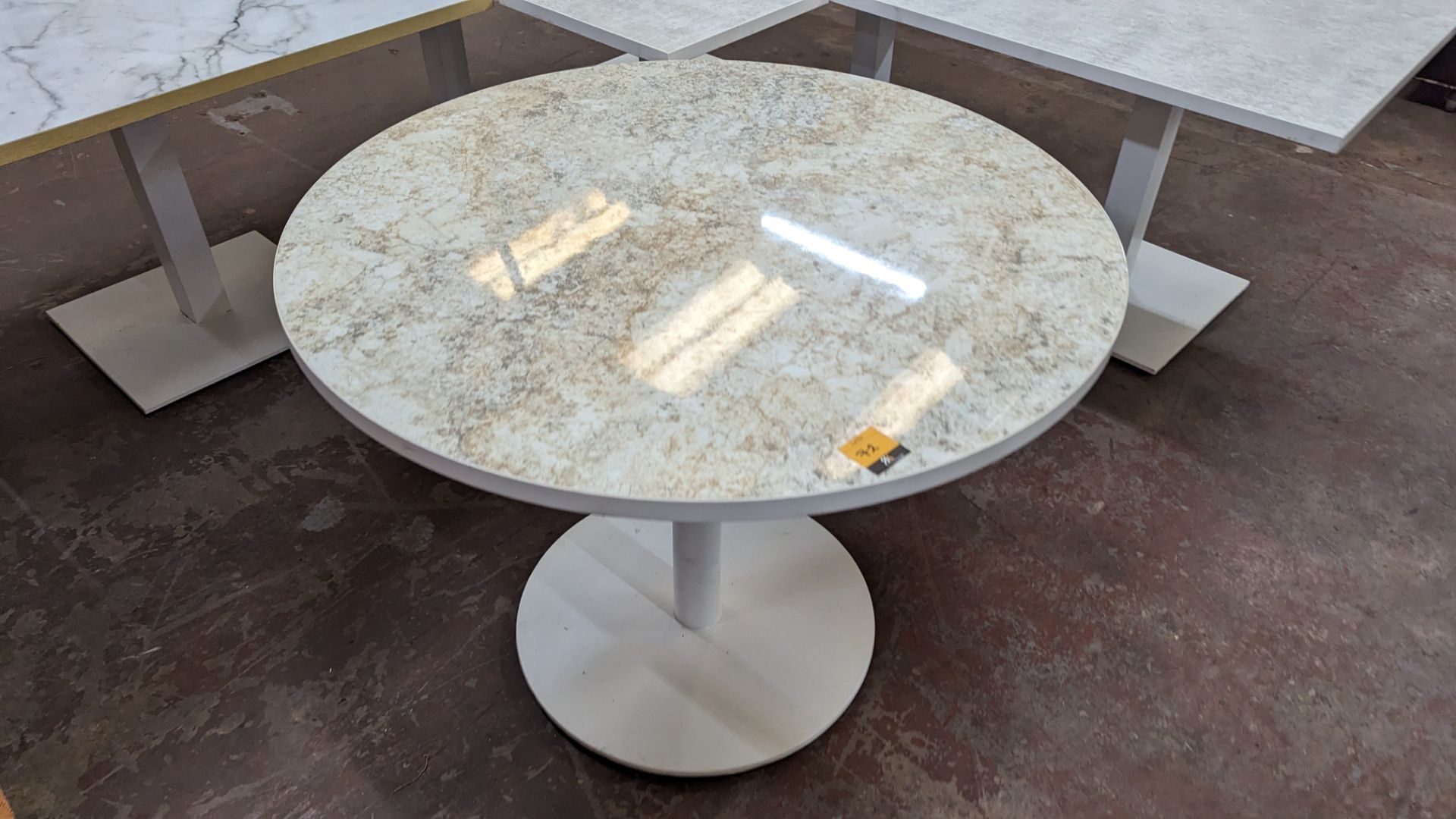 Single pedestal round dining table with marble effect top, approximately 1000mm diameter - Image 3 of 5