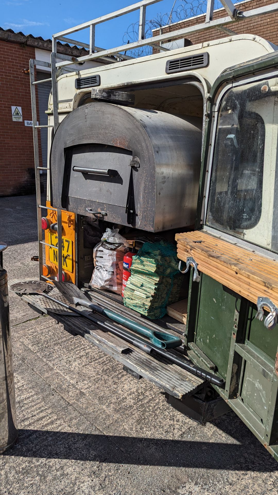 2003 Land Rover 110 Defender 4C Diesel with wood fired pizza oven - Image 23 of 48
