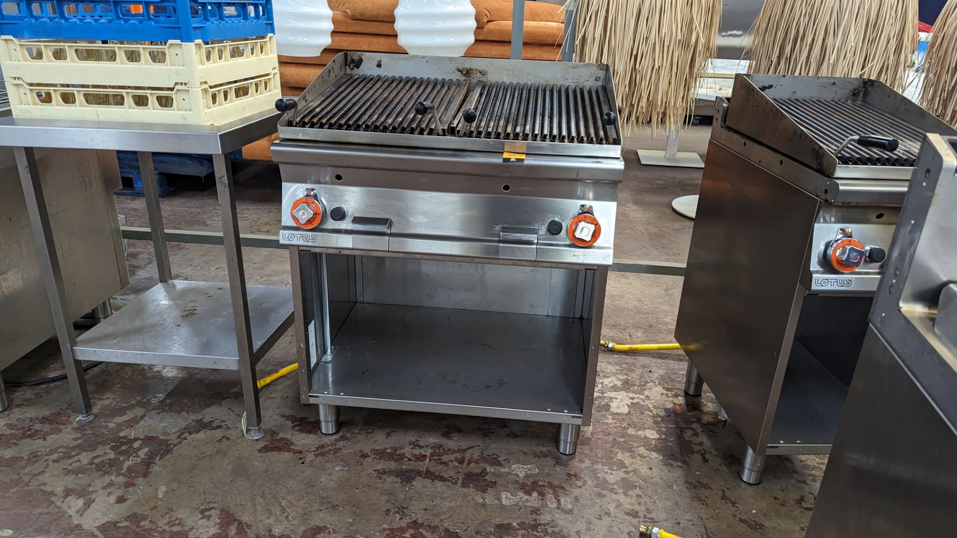 Lotus CW-78g stainless steel twin width chargrill unit on open cabinet, measuring 800mm wide x 700mm - Image 3 of 17