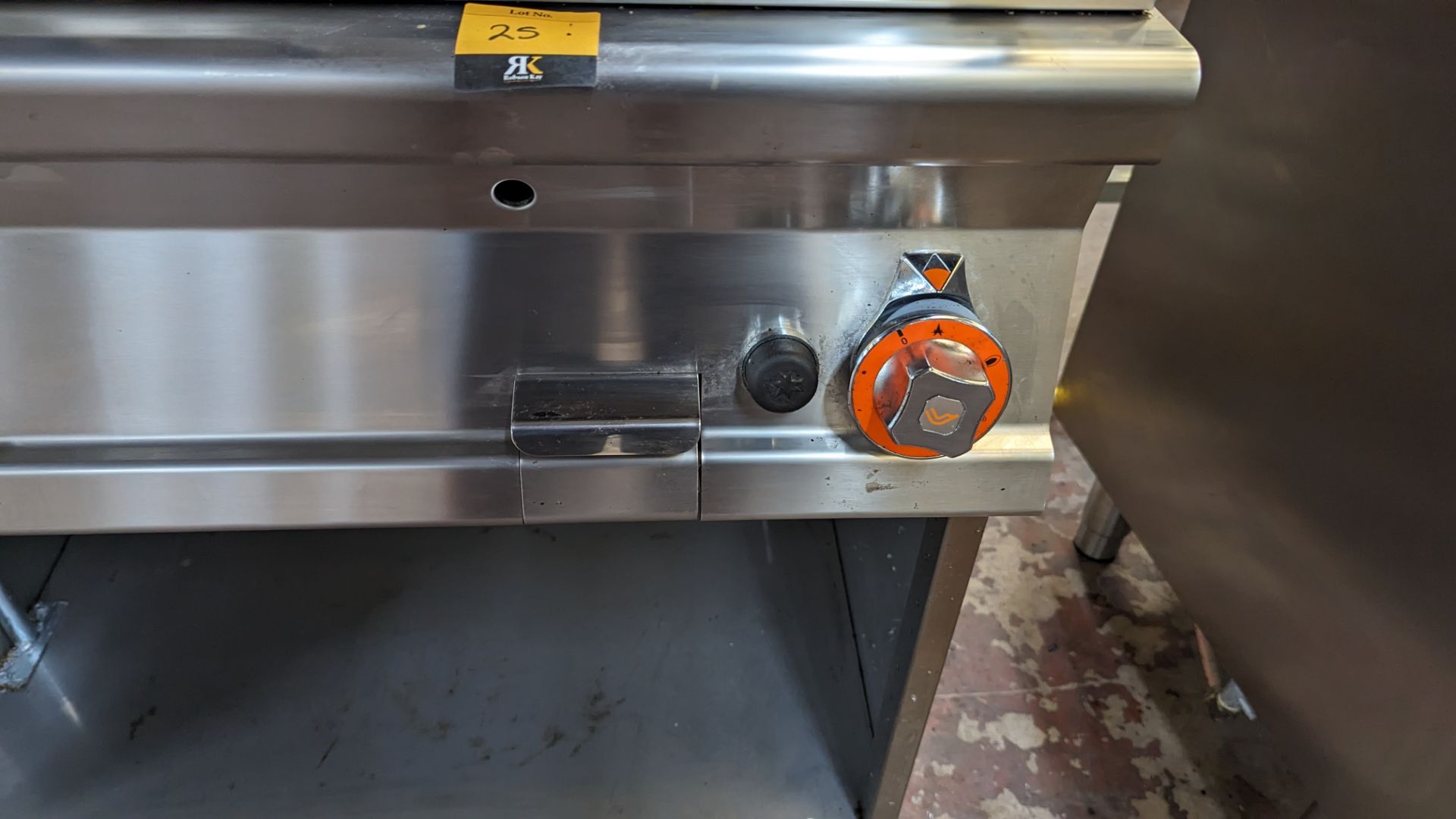 Lotus CW-78g stainless steel twin width chargrill unit on open cabinet, measuring 800mm wide x 700mm - Image 9 of 17