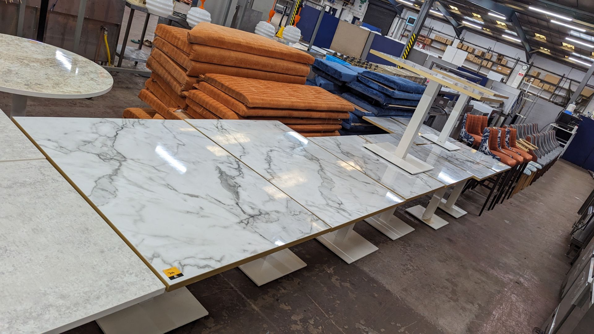 10 off matching dining tables in 3 different sizes with marble effect tops. 2 of the tables are ret - Image 2 of 19