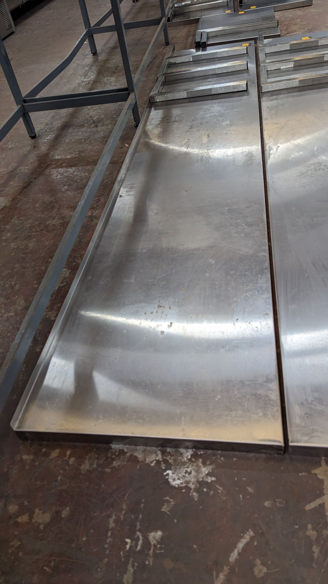 Large stainless steel service shelf with brackets, measuring 2.4m x 500mm - Image 4 of 4