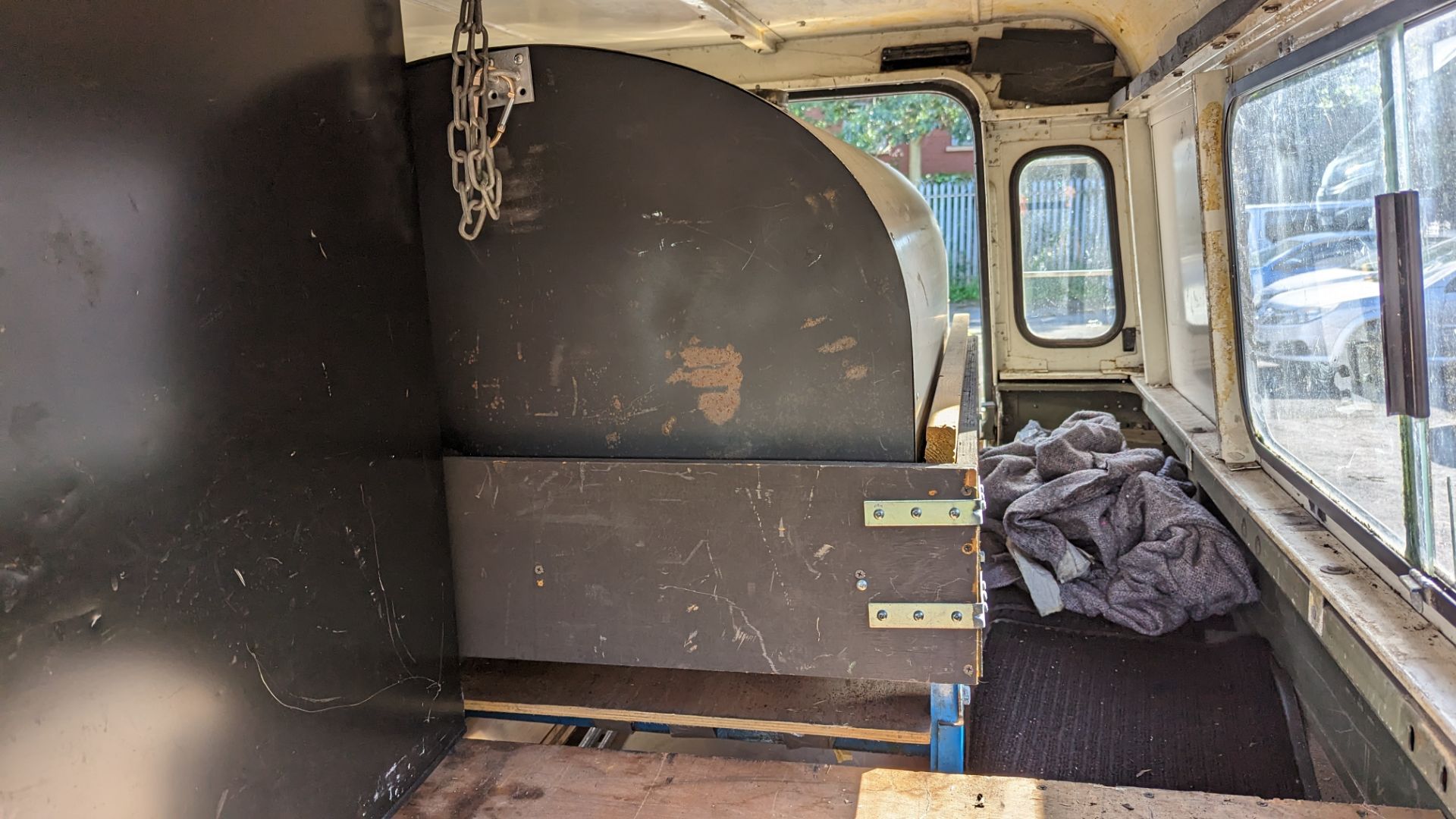 2003 Land Rover 110 Defender 4C Diesel with wood fired pizza oven - Image 27 of 48