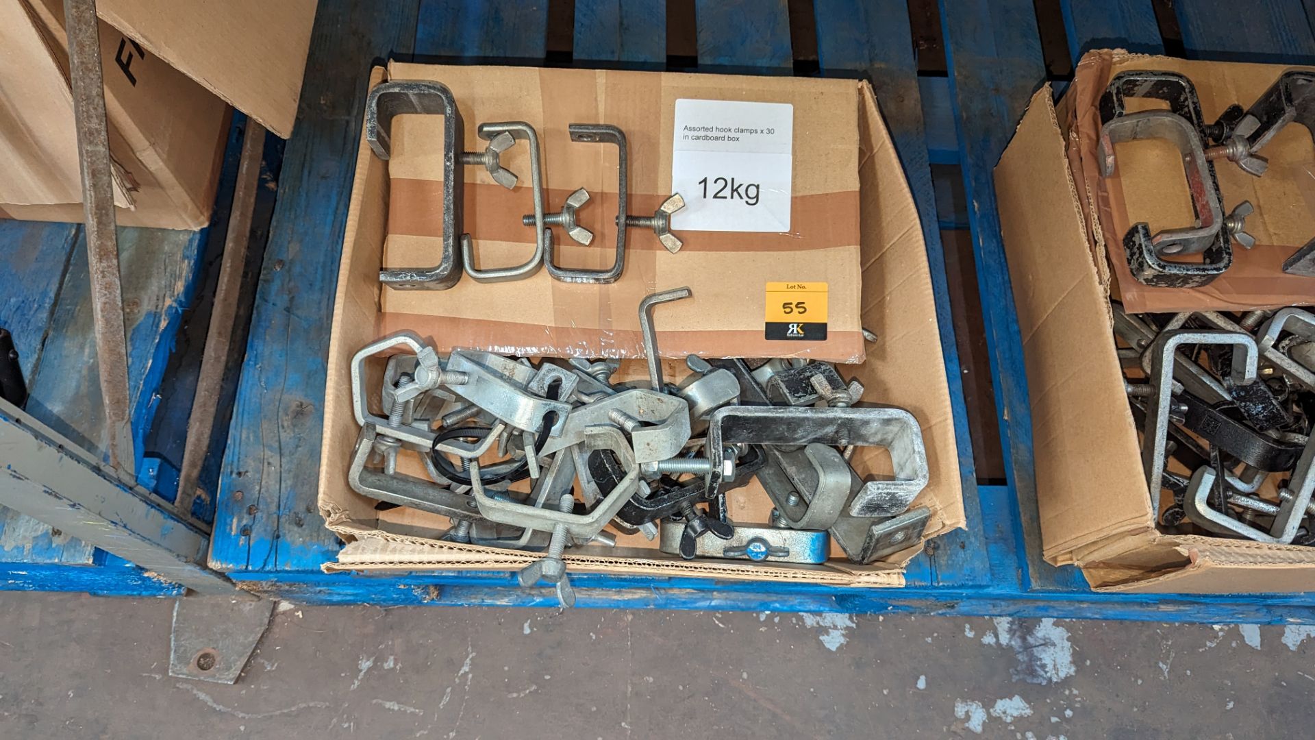 30 off assorted hook clamps in cardboard box. Total lot weight 12kg