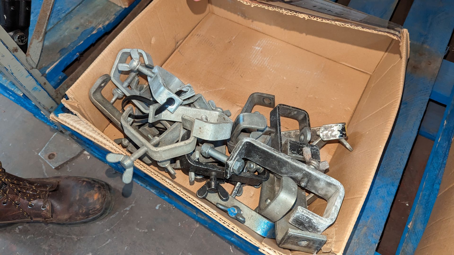 30 off assorted hook clamps in cardboard box. Total lot weight 12kg - Image 4 of 5