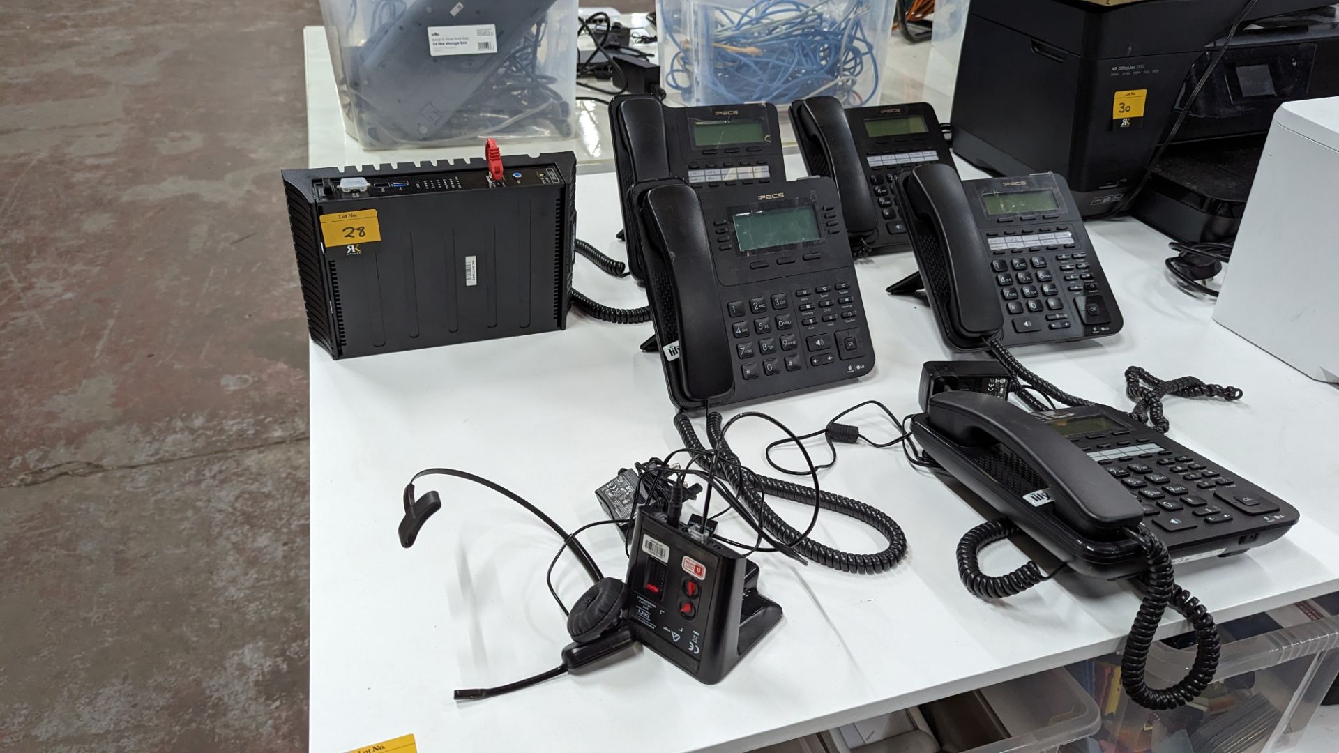 iPECS telephone system comprising model UCP100 hub, 1 off IPECS IP phone model LIP-9030, 4 off iPECS - Image 2 of 10