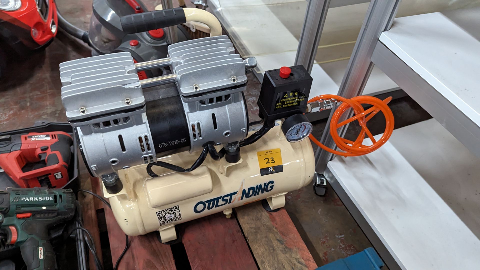 Compact oil-free air compressor model OTS-550 complete with built-in horizontal welded air receiver - Image 3 of 7