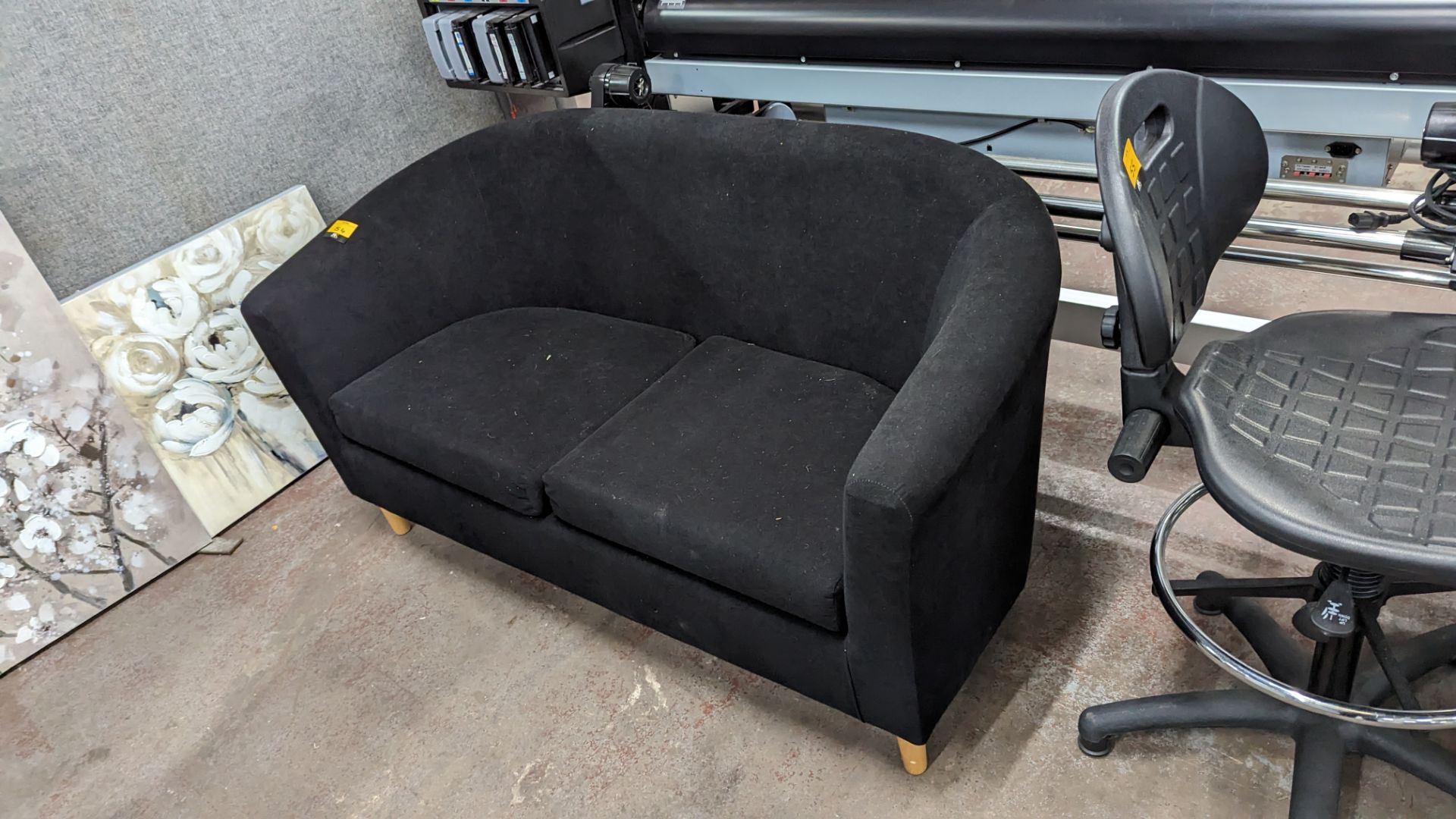 Black fabric sofa - Image 2 of 6