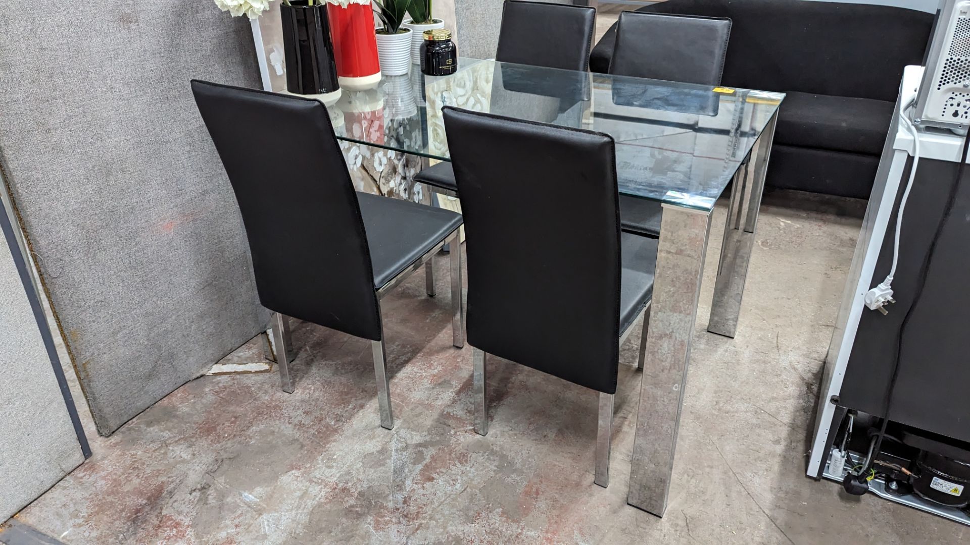 Dining suite comprising chrome and glass table plus 4 black and chrome chairs - Image 7 of 7