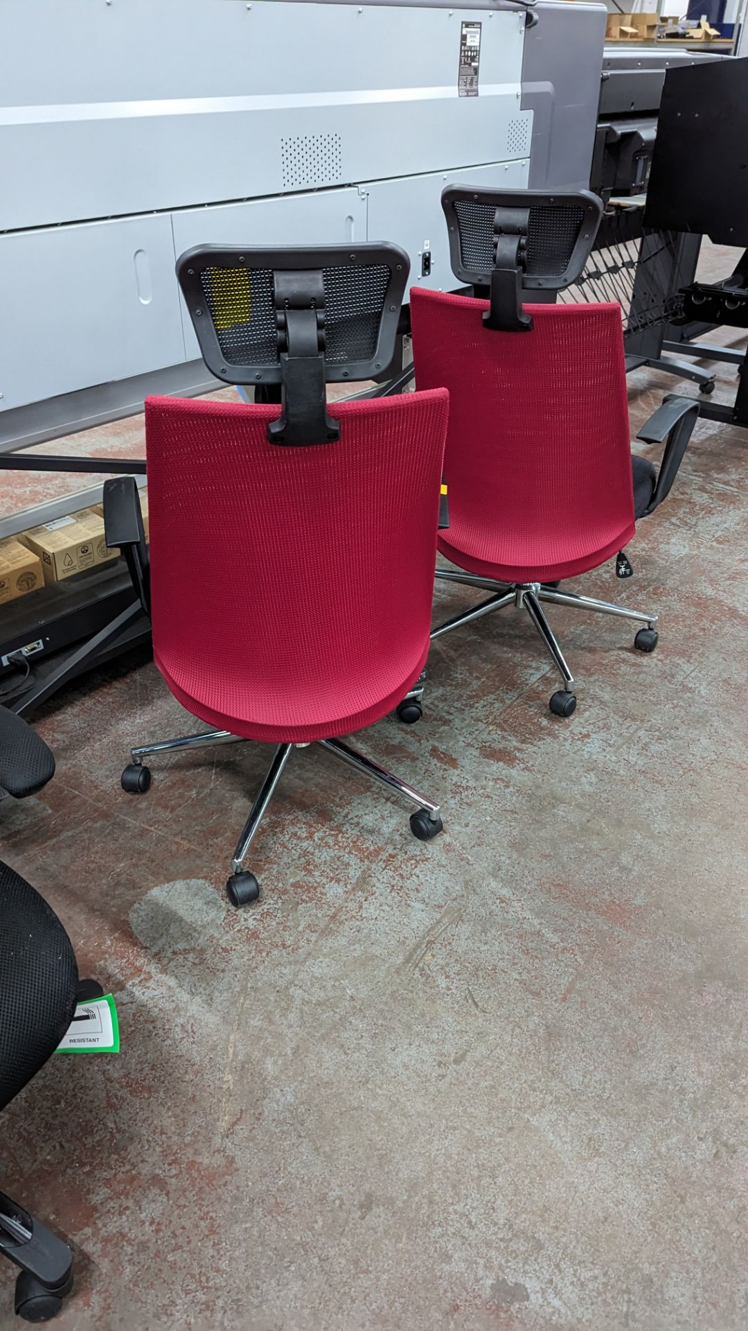 2 off matching modern black & magenta operator's chairs - Image 7 of 8
