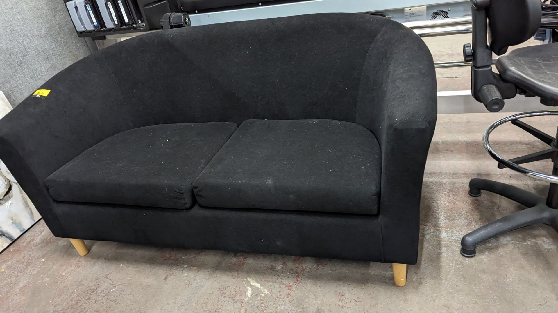 Black fabric sofa - Image 4 of 6