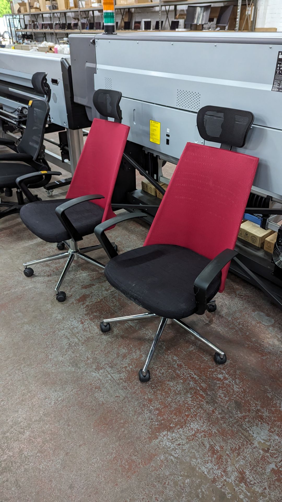 2 off matching modern black & magenta operator's chairs - Image 8 of 8