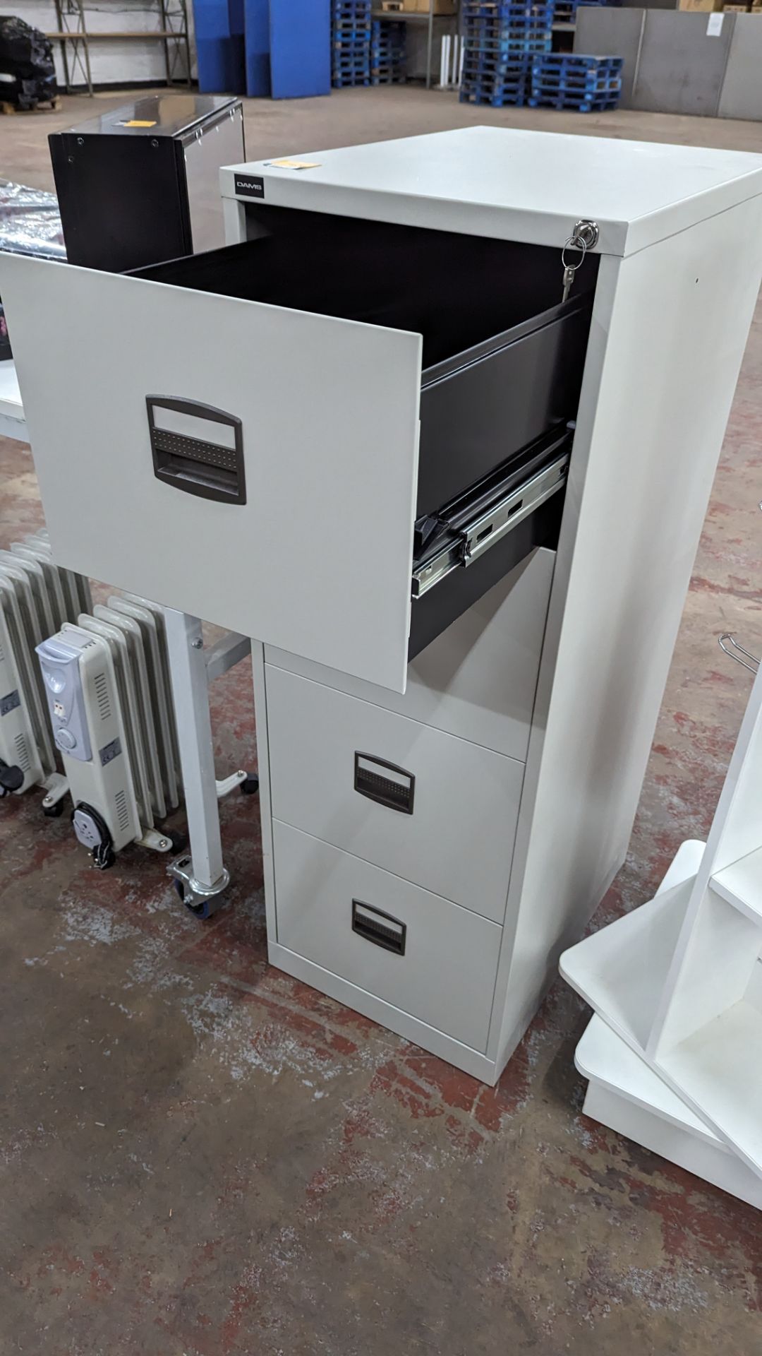 1 off grey metal 4-drawer filing cabinet - Image 4 of 4