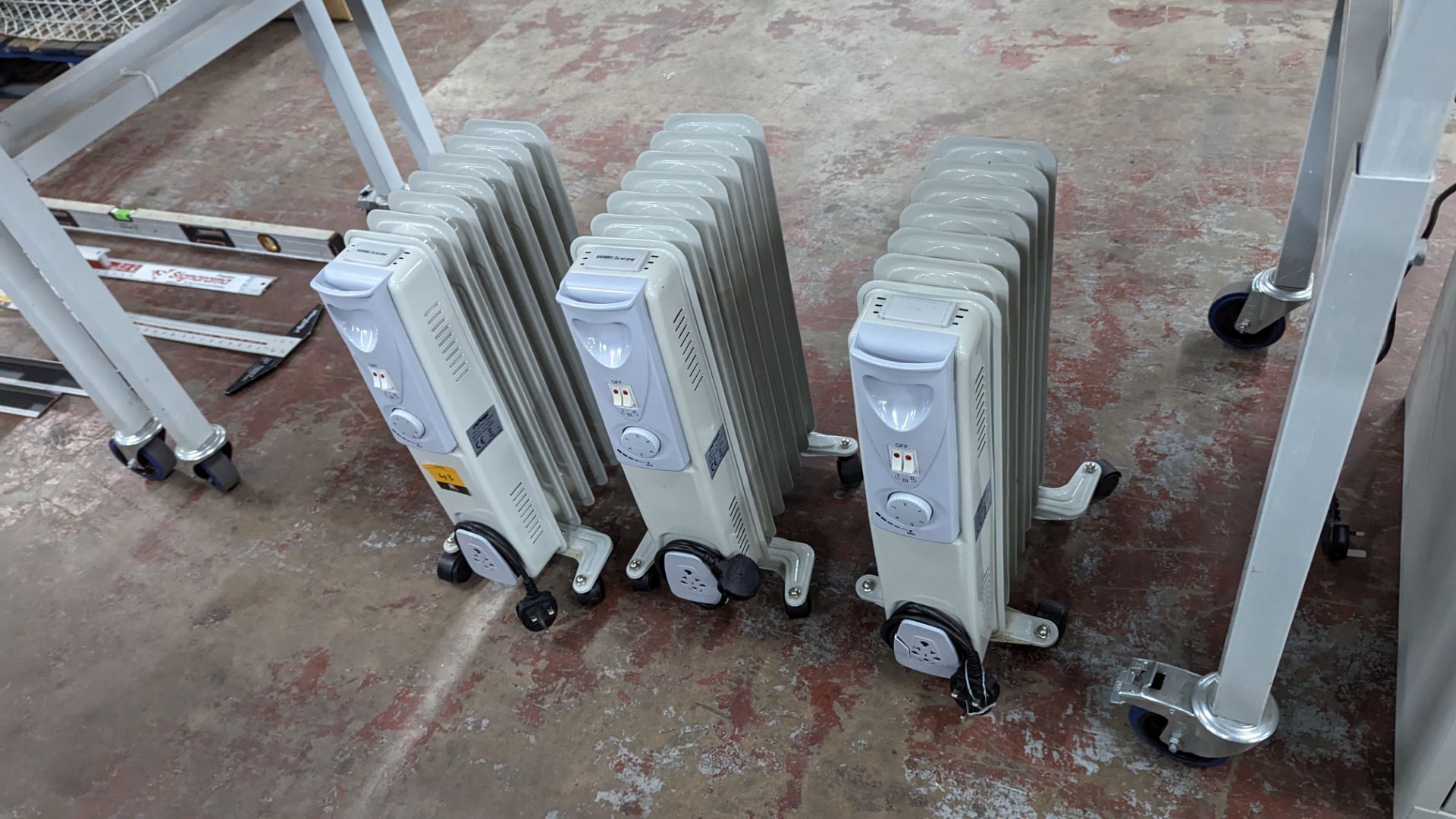 3 off small mobile radiators - Image 6 of 6