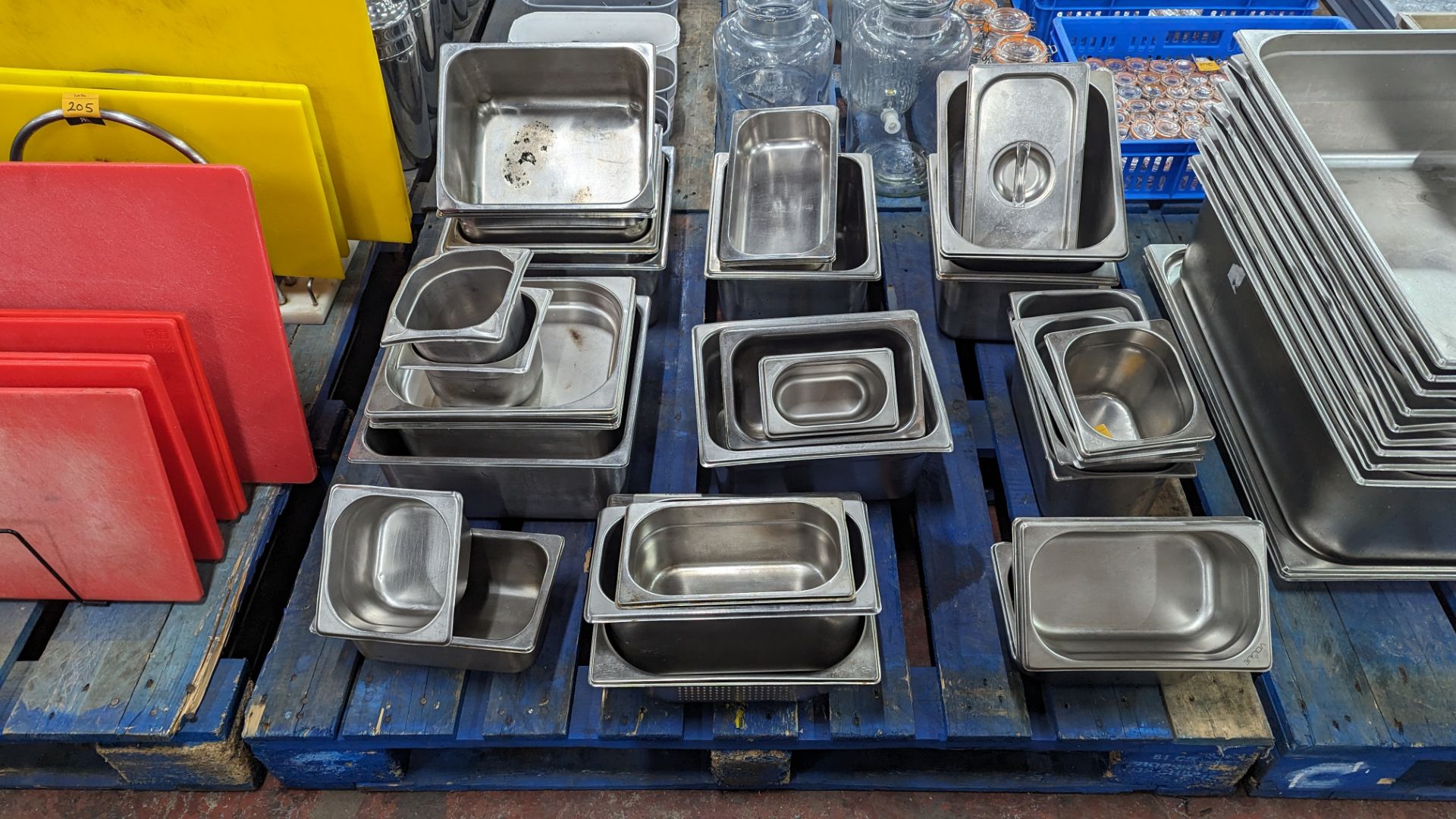 The contents of a pallet of assorted stainless steel trays, dishes, lids & more - approximately 43 i