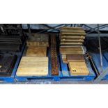 The contents of a pallet of assorted wooden serving items, display items, chopping boards & more