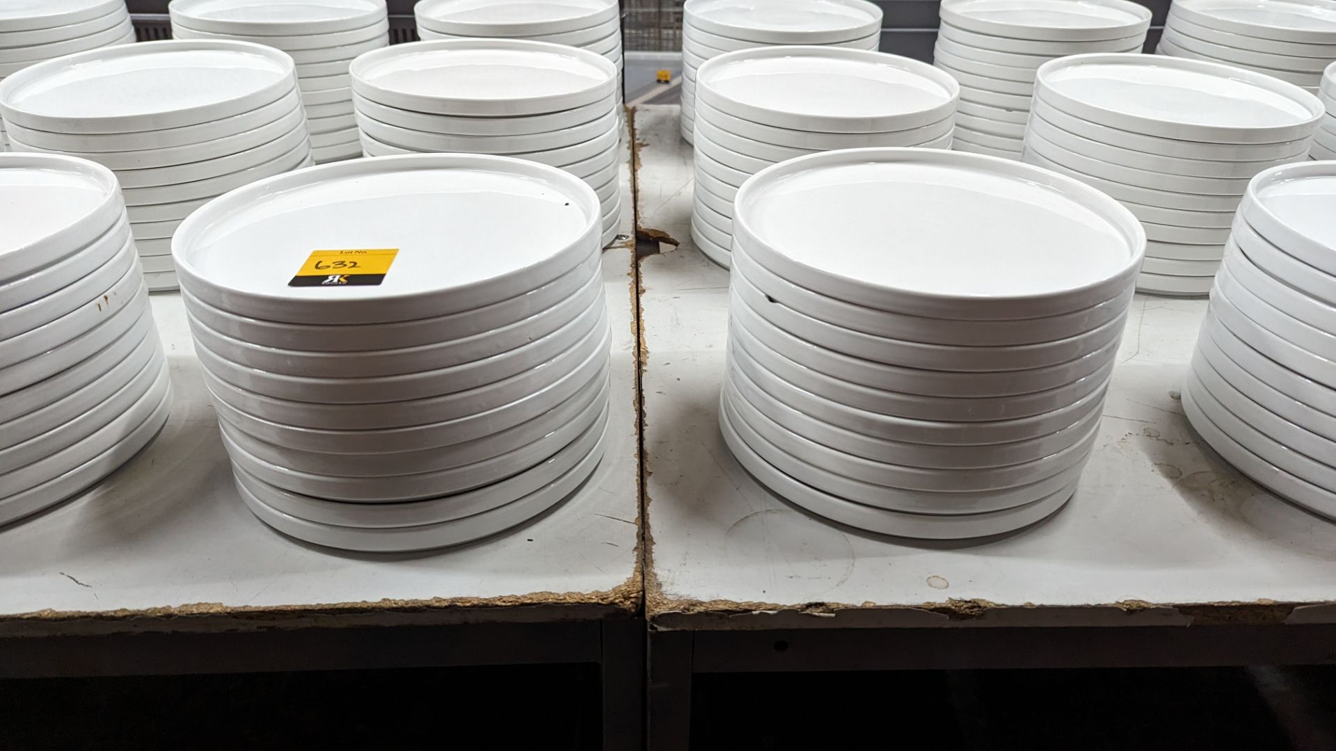 60 off Genware 245mm round flat plates with upright rim to the outer edge - Image 2 of 6