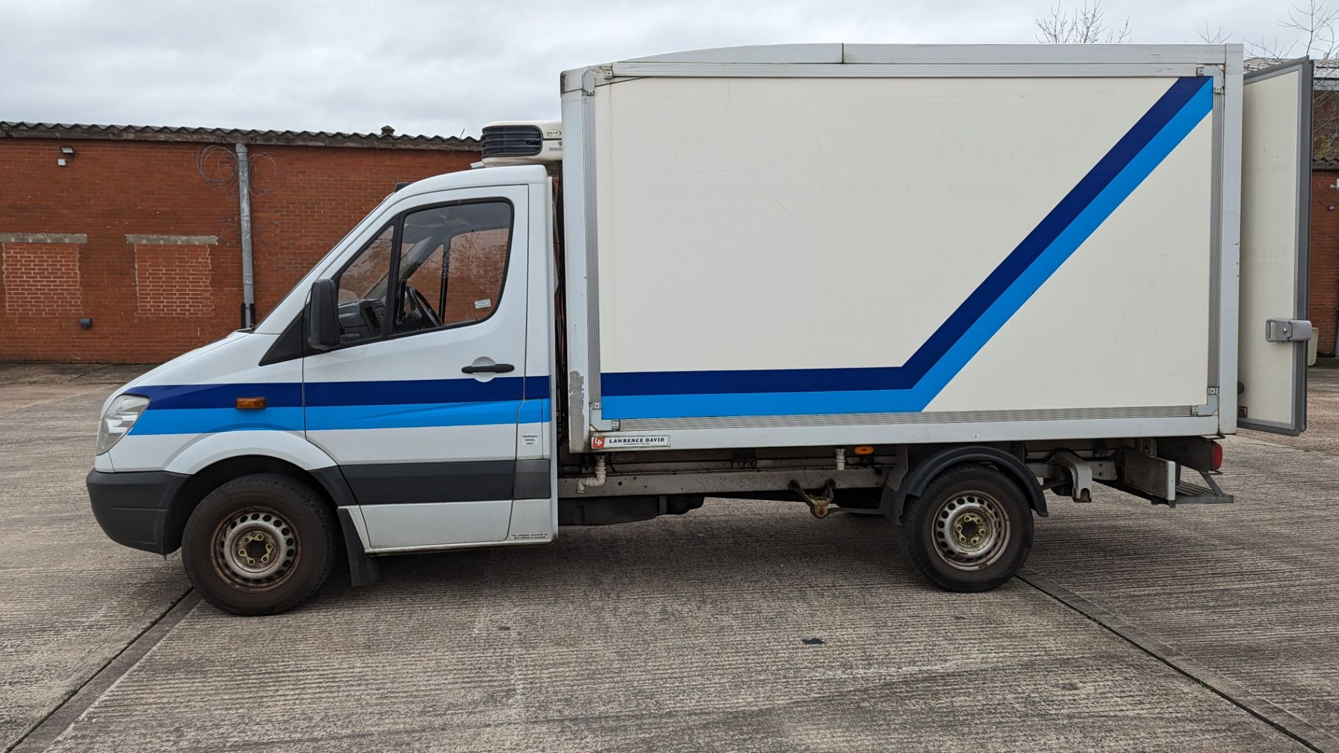 PO13 ULX Mercedes-Benz Sprinter 313 CDI refrigerated box van with onboard generator, 6 speed auto ge - Image 4 of 39