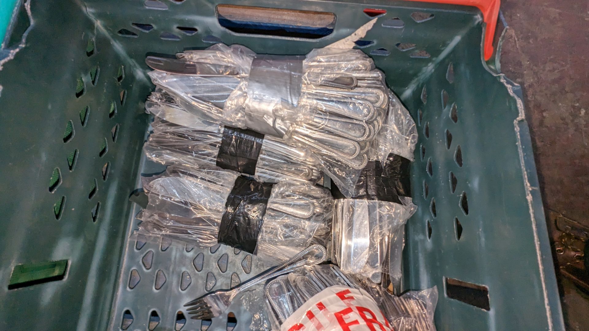 The contents of a crate of cutlery. Approximately 500 items in 10 bags of 50. This lot contains 3 - Image 3 of 5