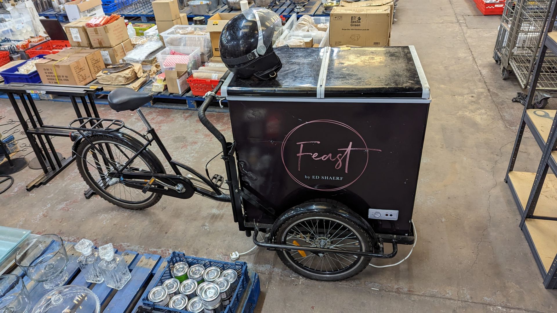 Tricycle based chest freezer. This lot comprises a tricycle with 2 wheels at the front either side - Image 4 of 9