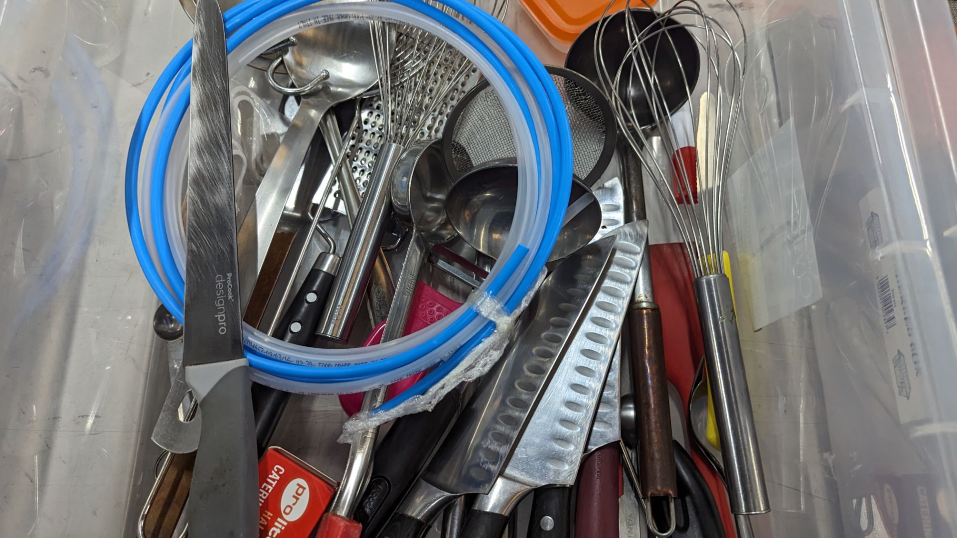 The contents of a tray of assorted utensils - Image 4 of 5