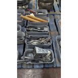 5 trays & their contents of assorted utensils