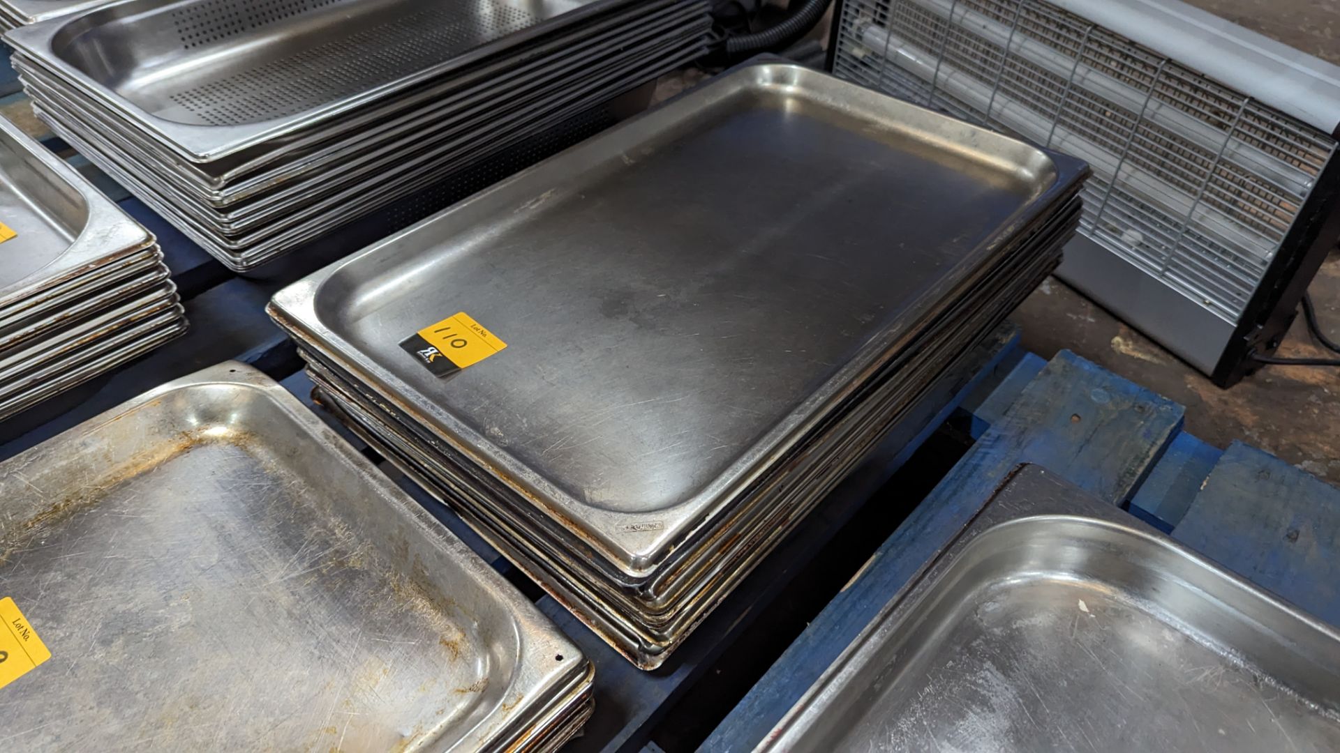 12 off stainless steel trays each measuring 530mm x 320mm - Image 2 of 3