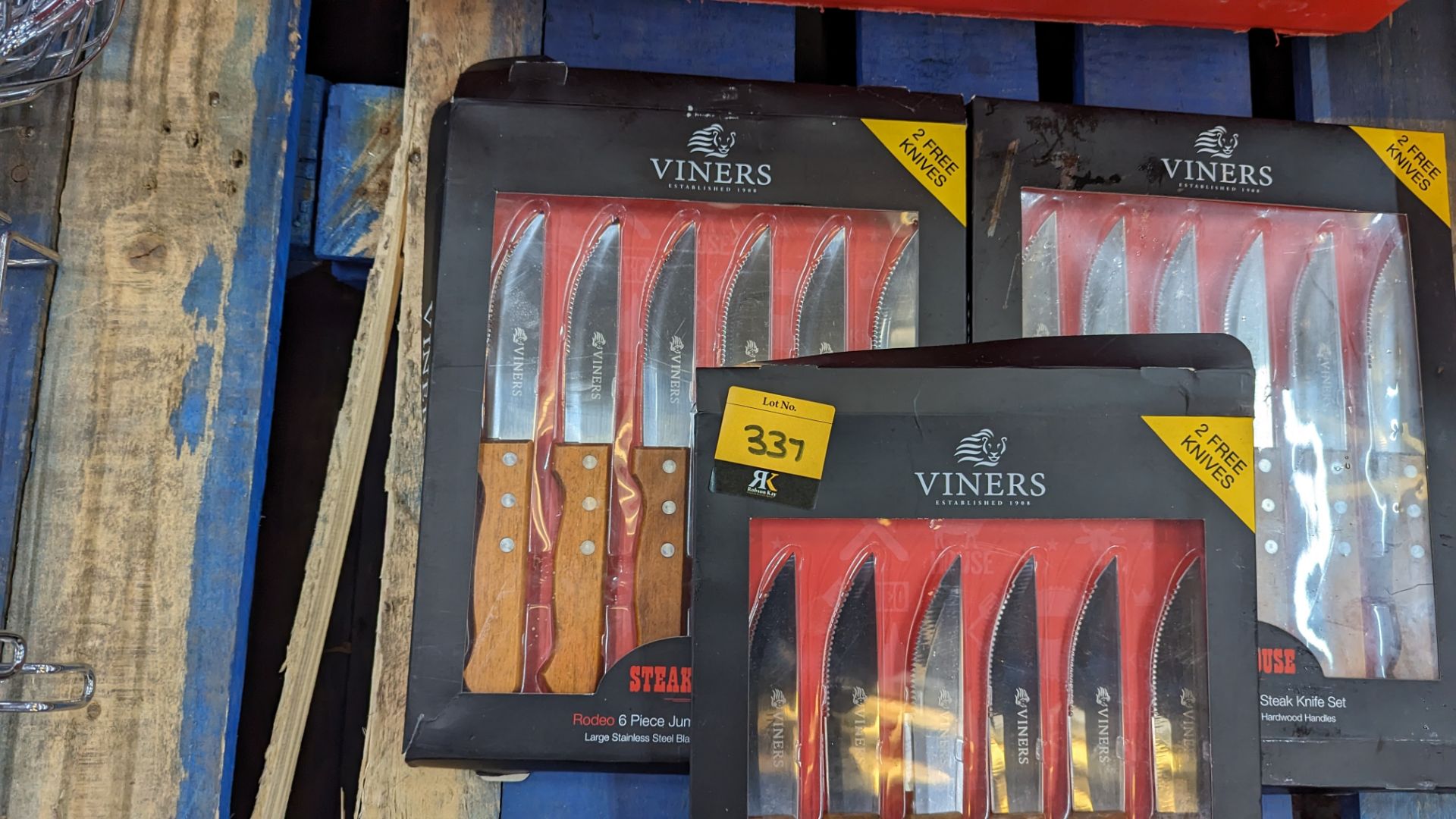 3 sets of Viners steakhouse jumbo steak knives - 18 knives in total - Image 4 of 5