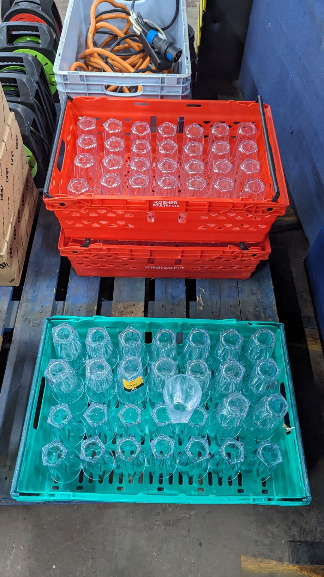 100 off plastic reusable tumblers - the contents of 3 crates - Image 7 of 7