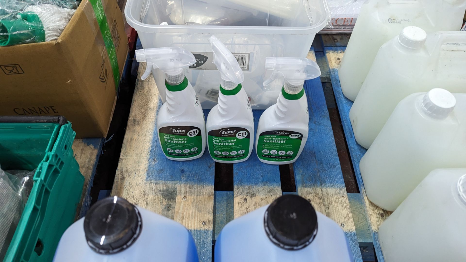 The contents of a pallet of cleaning fluids/solutions - Image 10 of 12