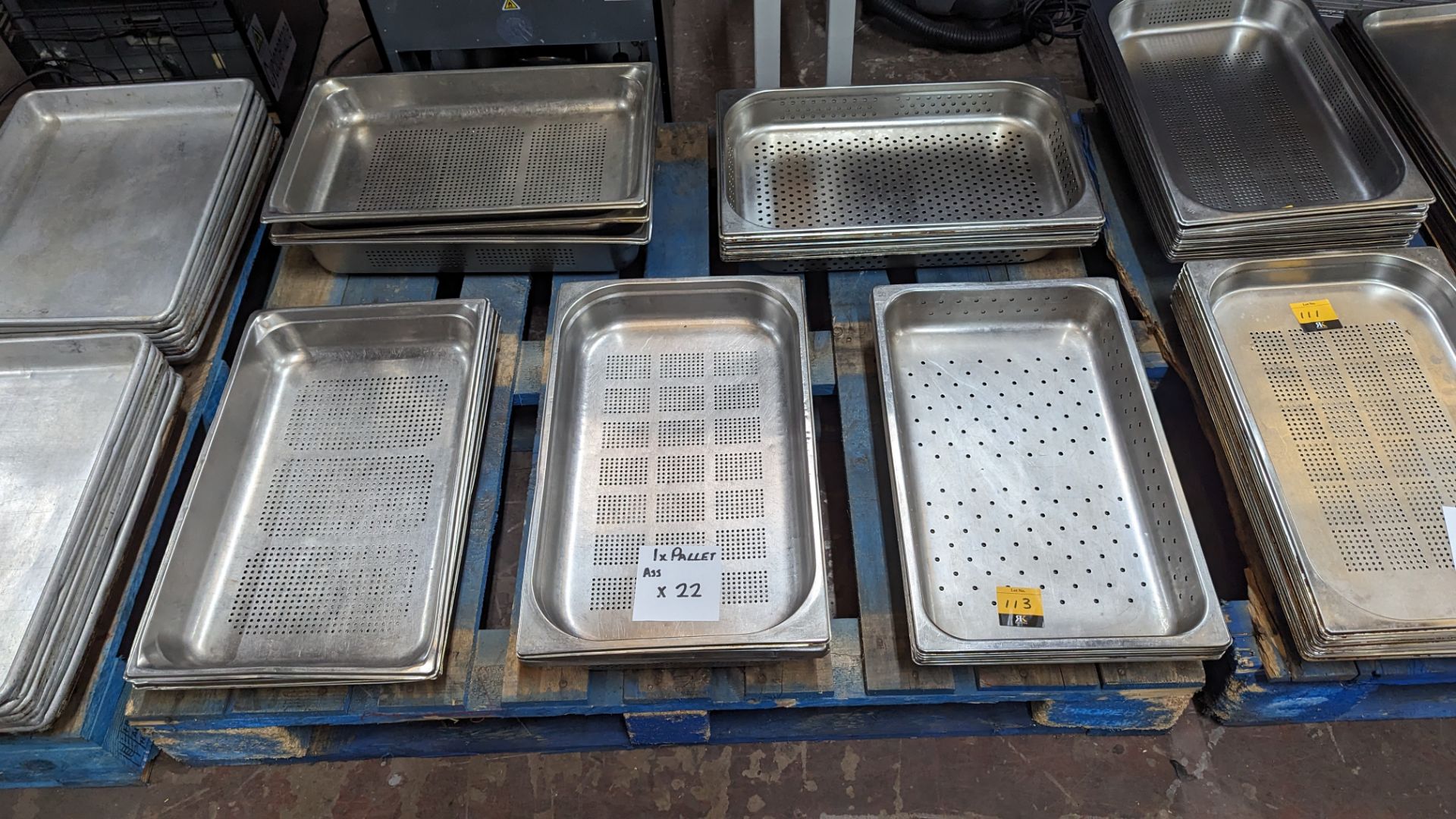 22 off assorted perforated stainless steel trays each measuring 530mm x 325mm - the contents of a pa - Image 5 of 9