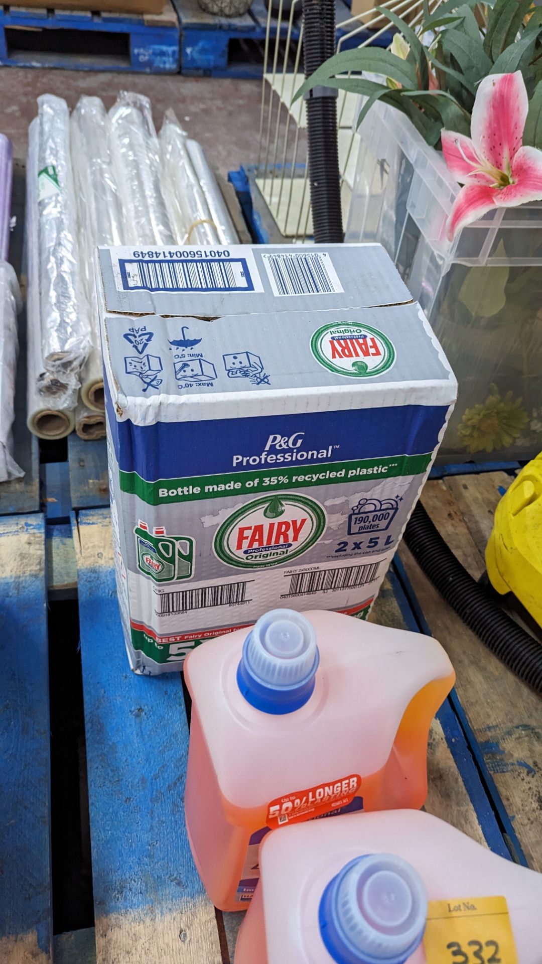 The contents of a pallet of cleaning fluids/solutions - Image 5 of 12