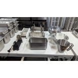 Mixed lot comprising 6 assorted bowls & measuring devices, 3 stainless steel rectangular storage ite