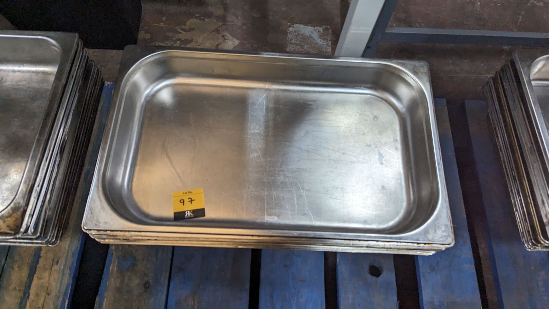 10 off stainless steel trays each measuring 530mm x 330mm x 70mm - Image 3 of 3