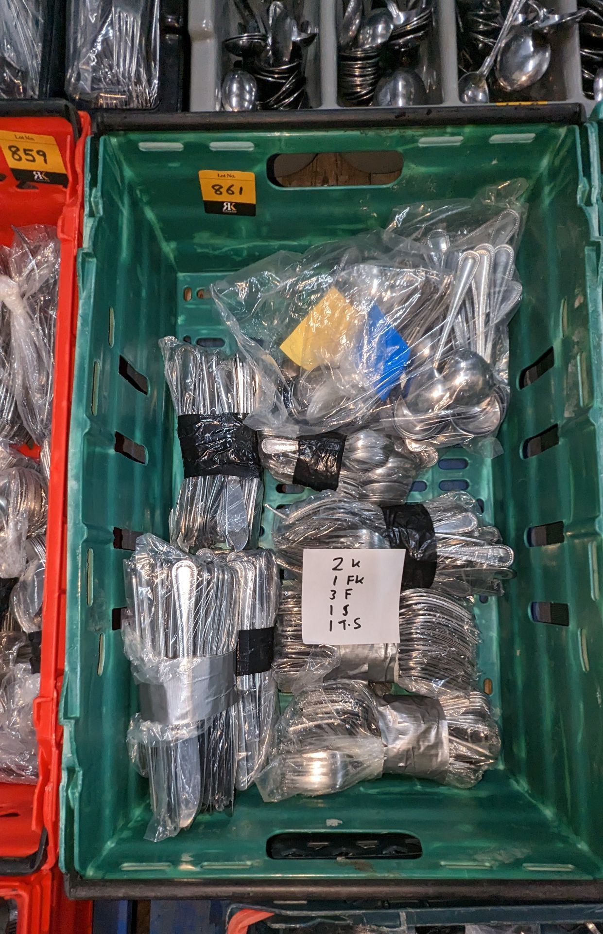 The contents of a crate of cutlery. Approximately 400 items in 8 bags of 50. This lot contains 2 b - Image 2 of 5