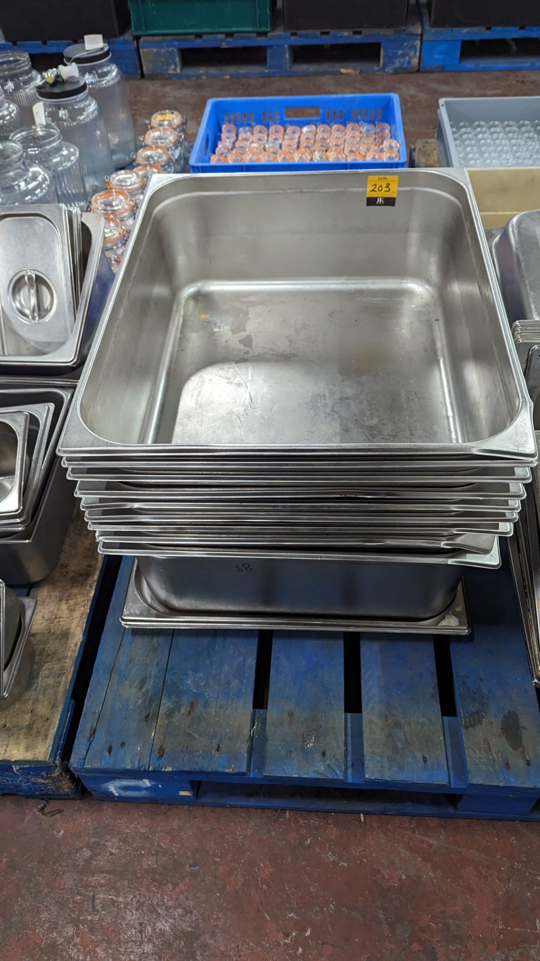 Stack of 11 large rectangular stainless steel shallow trays & deep dishes - Image 2 of 4