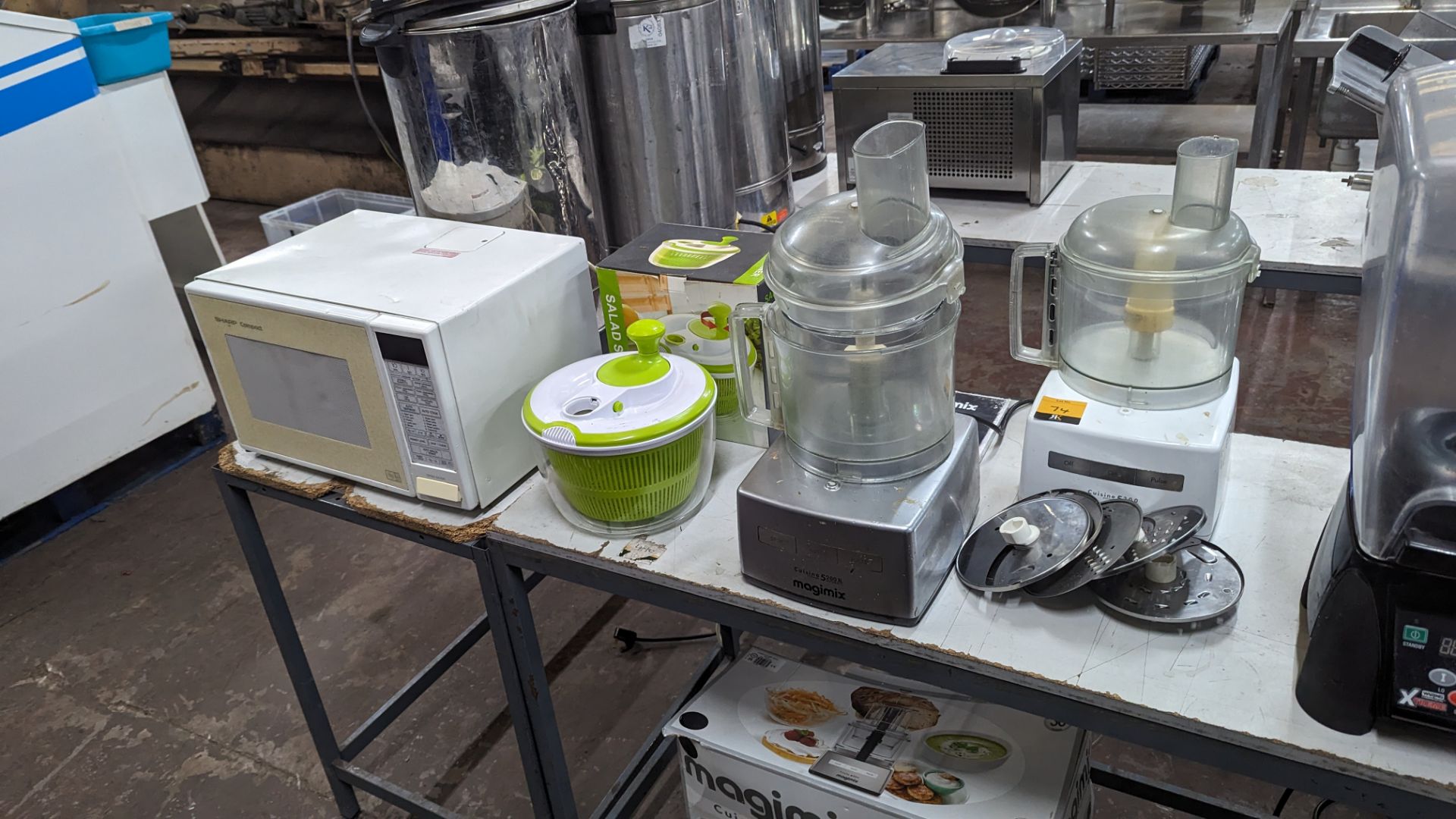 Mixed appliance lot comprising Magimix 5200 & 5200XL food processors plus salad spinner & domestic m - Image 10 of 10