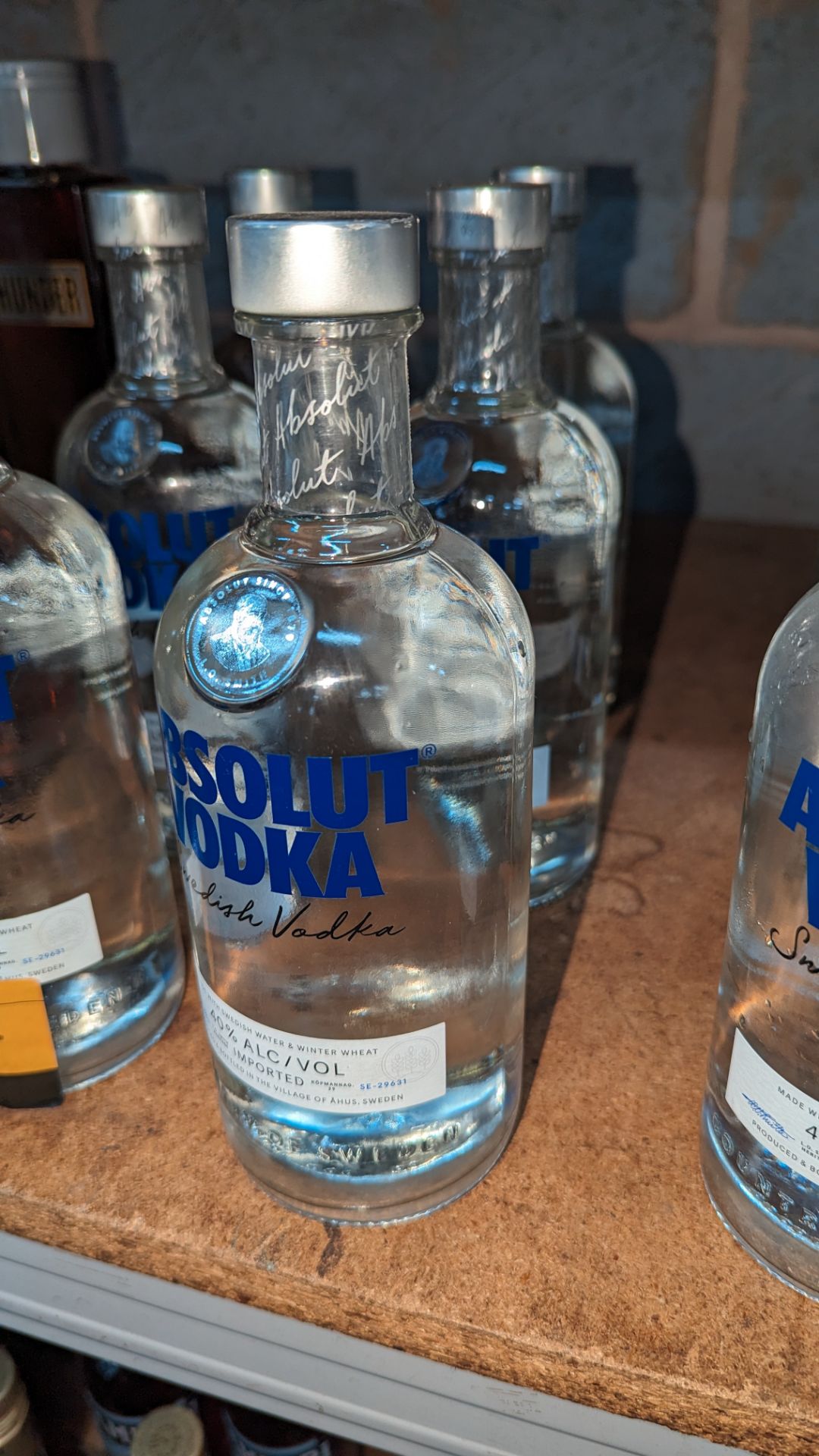 9 bottles of Absolut vodka sold under AWRS number XQAW00000101017 - Image 4 of 5