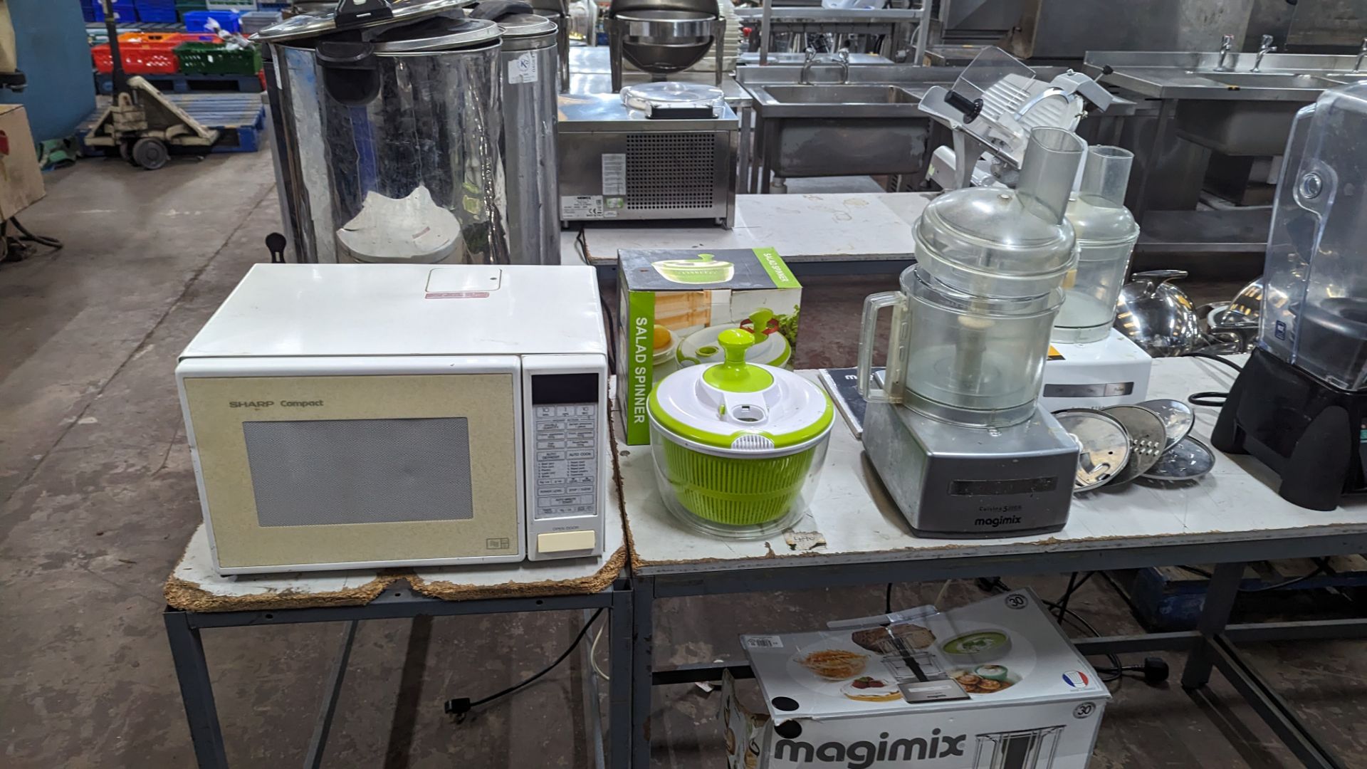 Mixed appliance lot comprising Magimix 5200 & 5200XL food processors plus salad spinner & domestic m