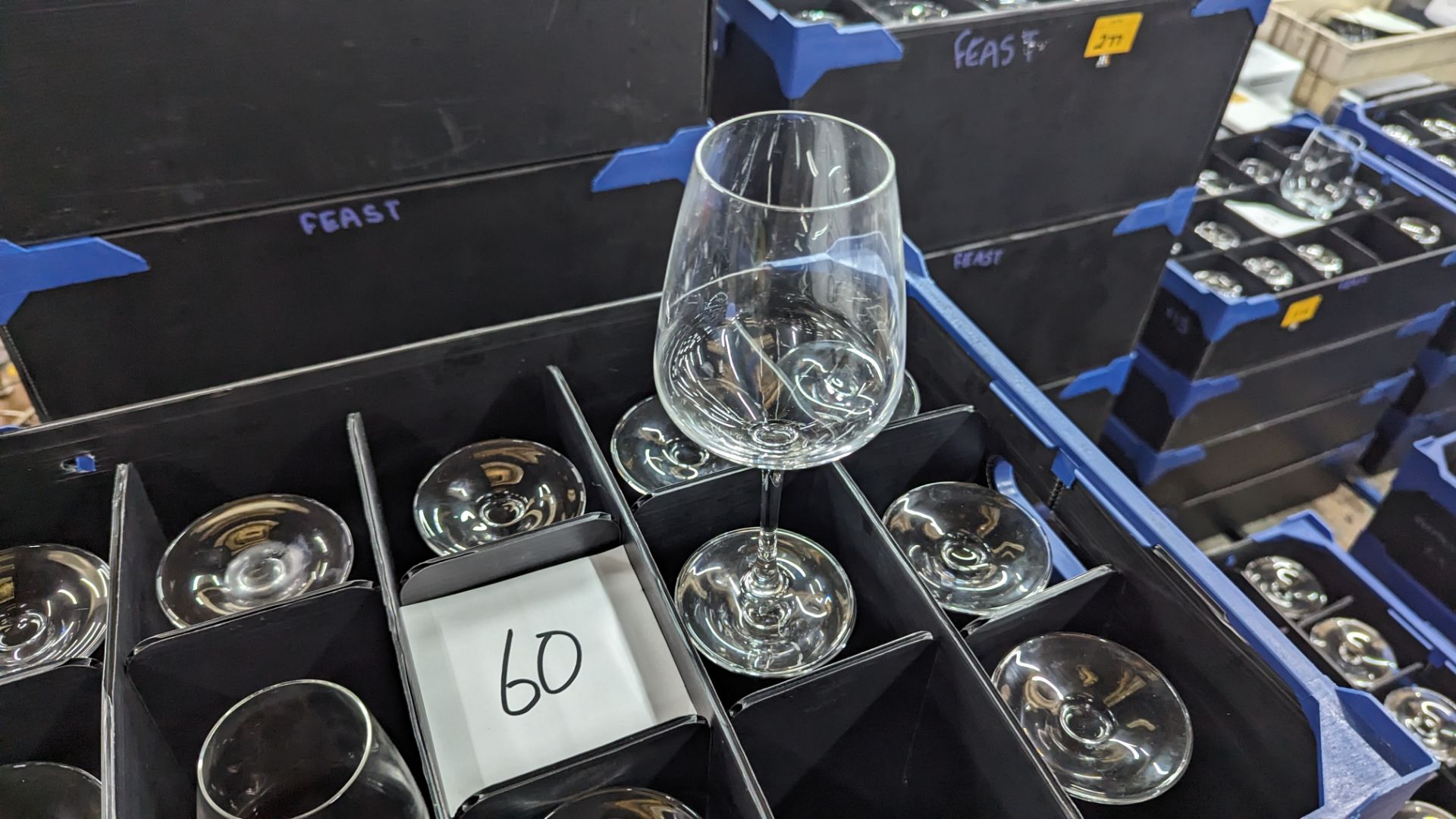 60 wine glasses in 4 trays, trays included. NB lots 276 - 279 comprise different quantities of the - Image 4 of 4