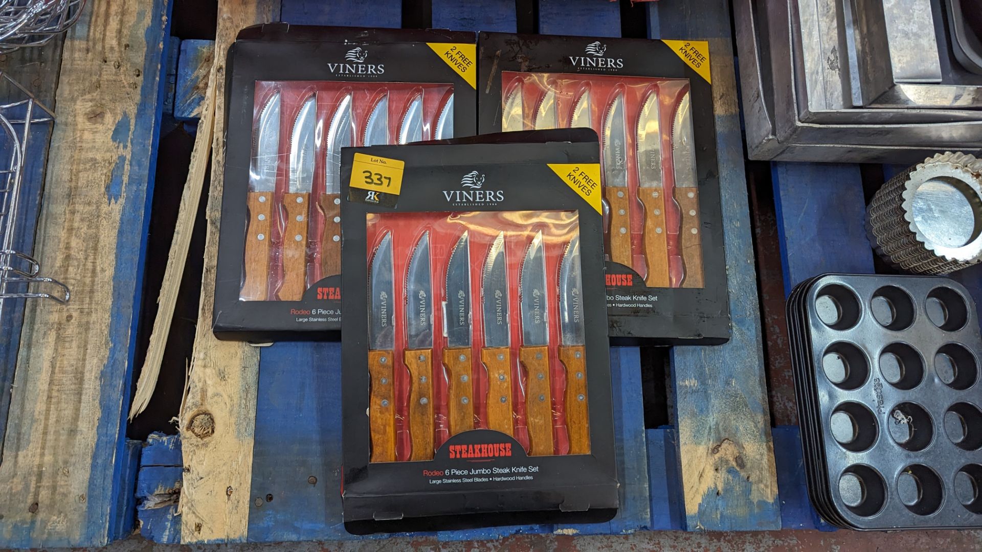 3 sets of Viners steakhouse jumbo steak knives - 18 knives in total - Image 2 of 5