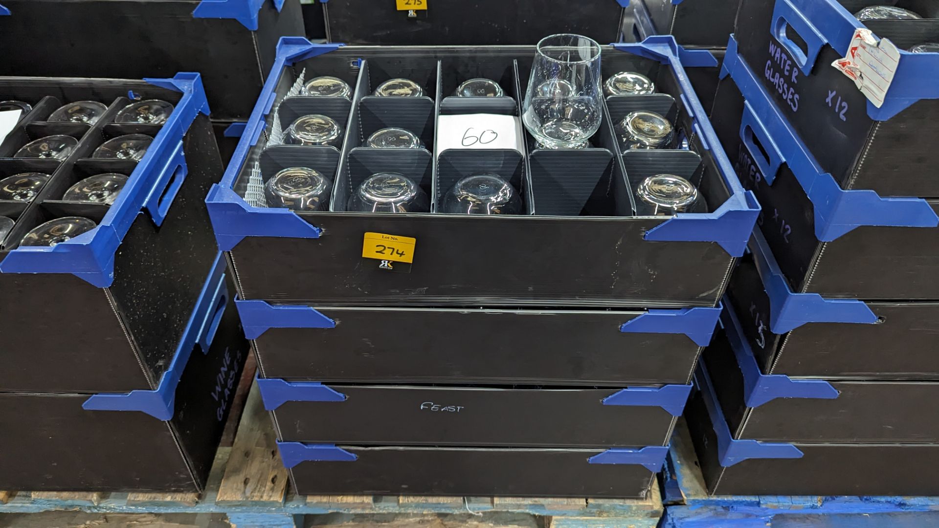 60 modern glass tumblers, in 4 transport trays, trays included - Image 2 of 4
