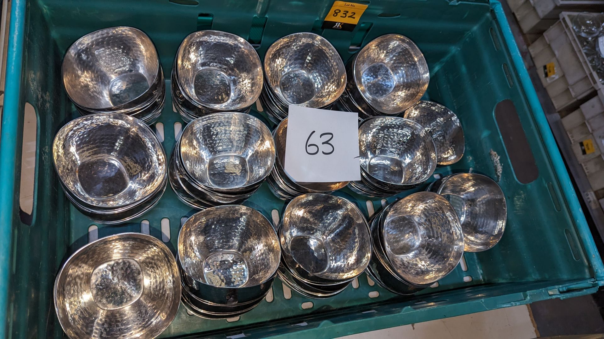 63 off metal hammered finish bowls, 105mm diameter - Image 2 of 3