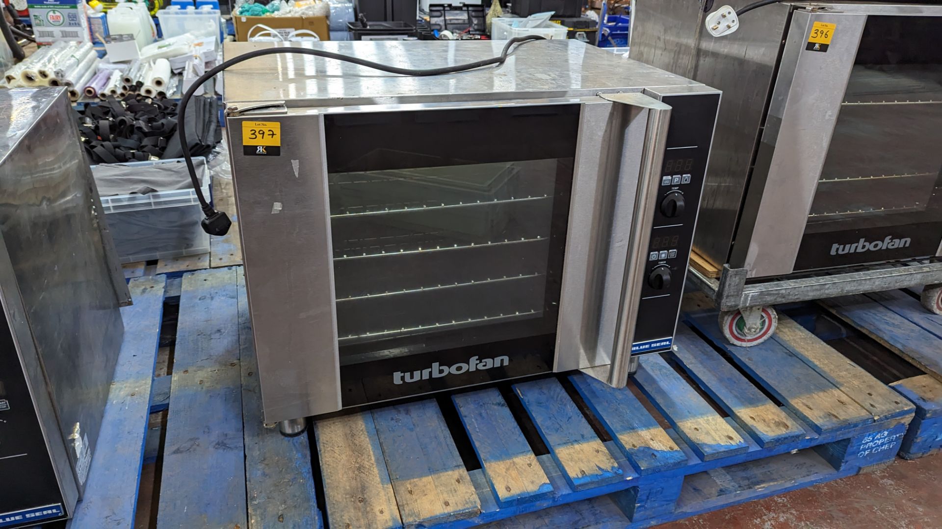 Blue Seal Turbofan convection oven model E31D4. Capacity for up to 4 full-size (1/1GN) Gastronorm p - Image 10 of 10